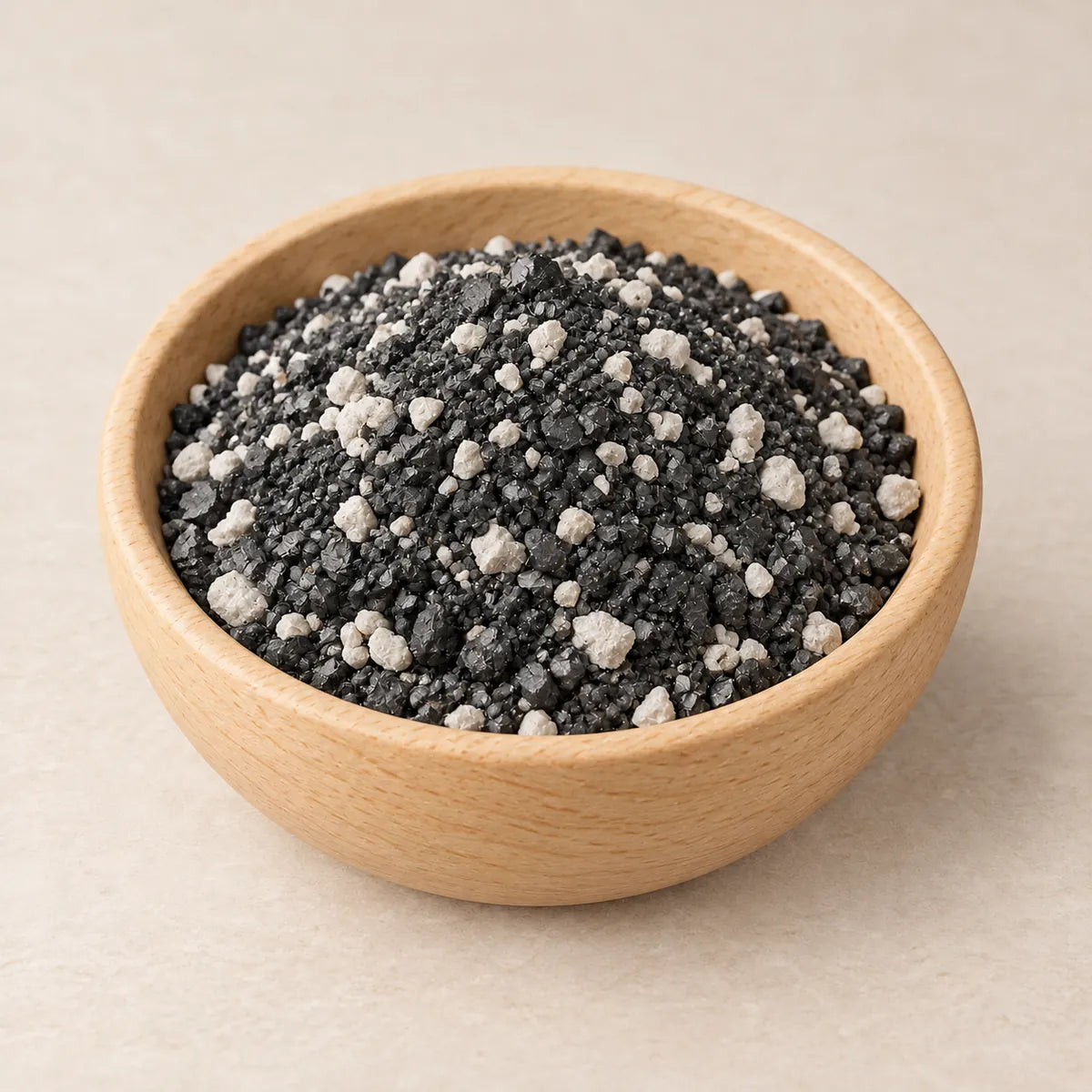 Shungite e dolomite, 2 kg, su fondo chiaro