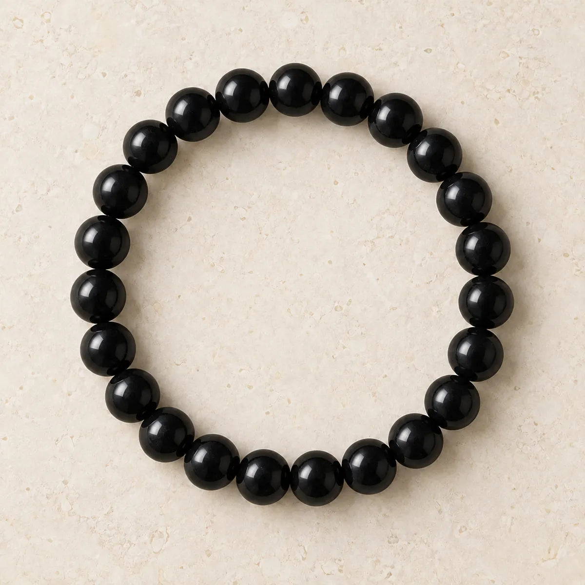 Bracciale Galaxy 8 mm in shungite, su fondo chiaro