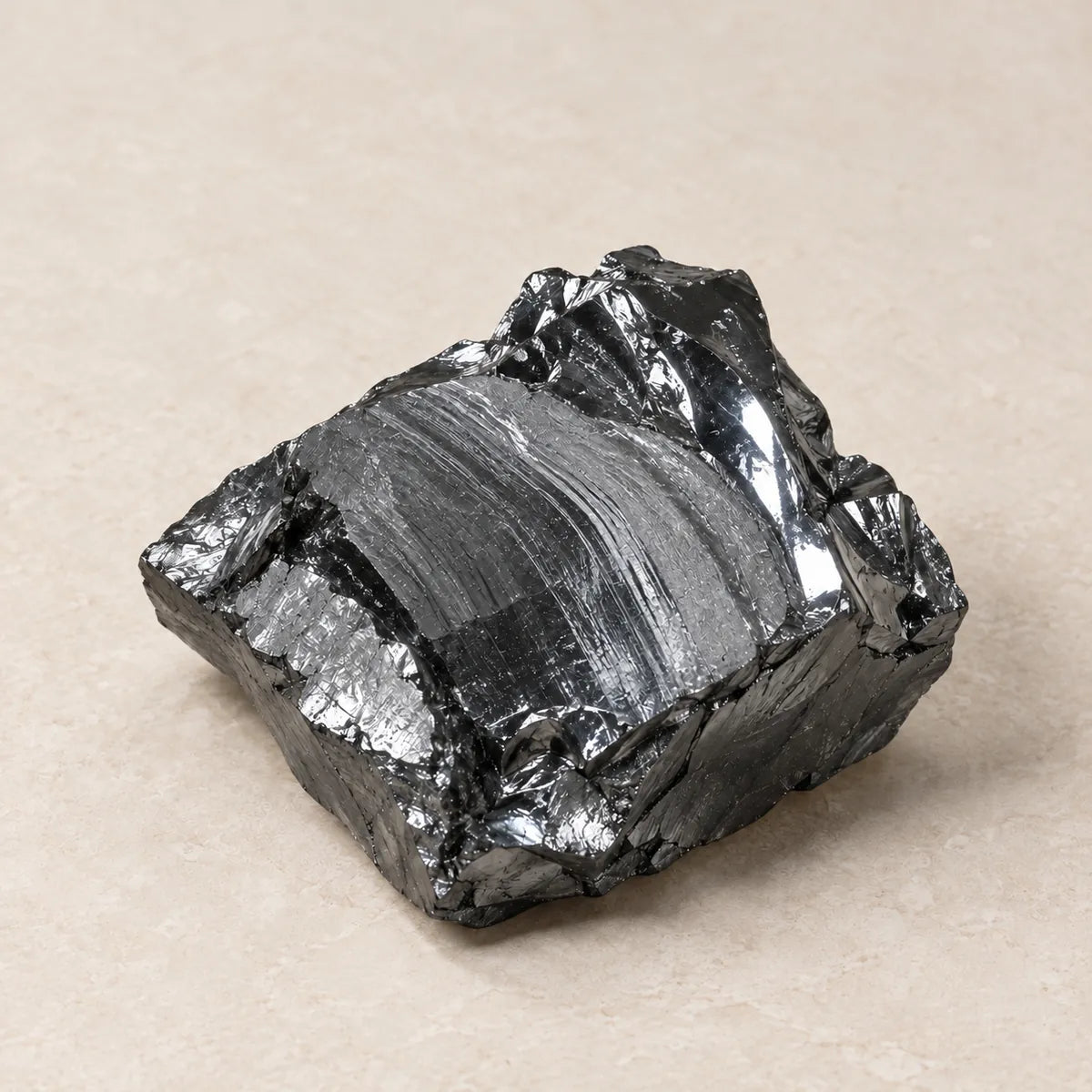 Shungite Elite, su fondo chiaro