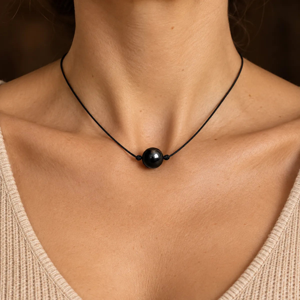 Pendente Costellazione in shungite, indossato