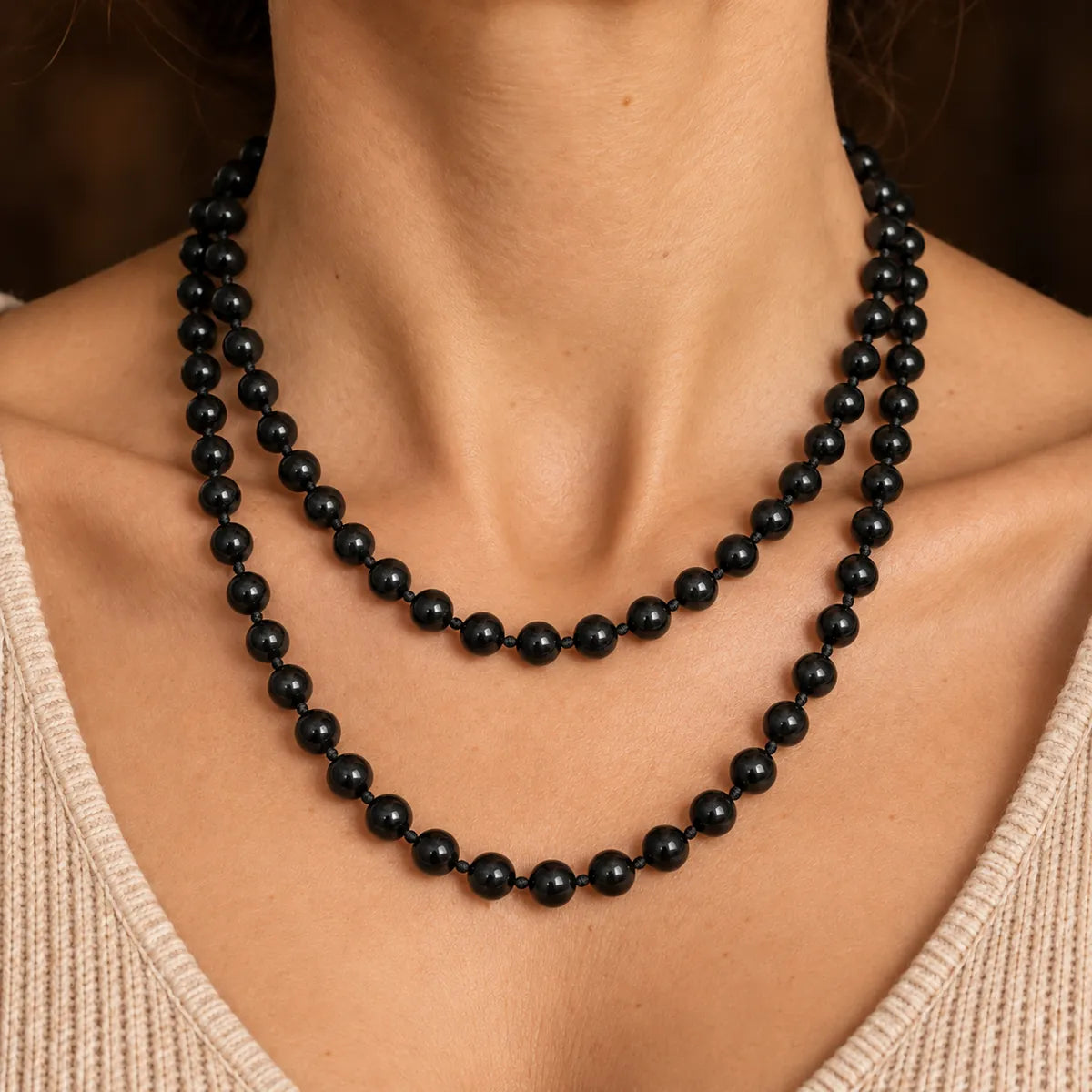Collana Polar Light 8 mm – 100 pezzi in shungite, indossata