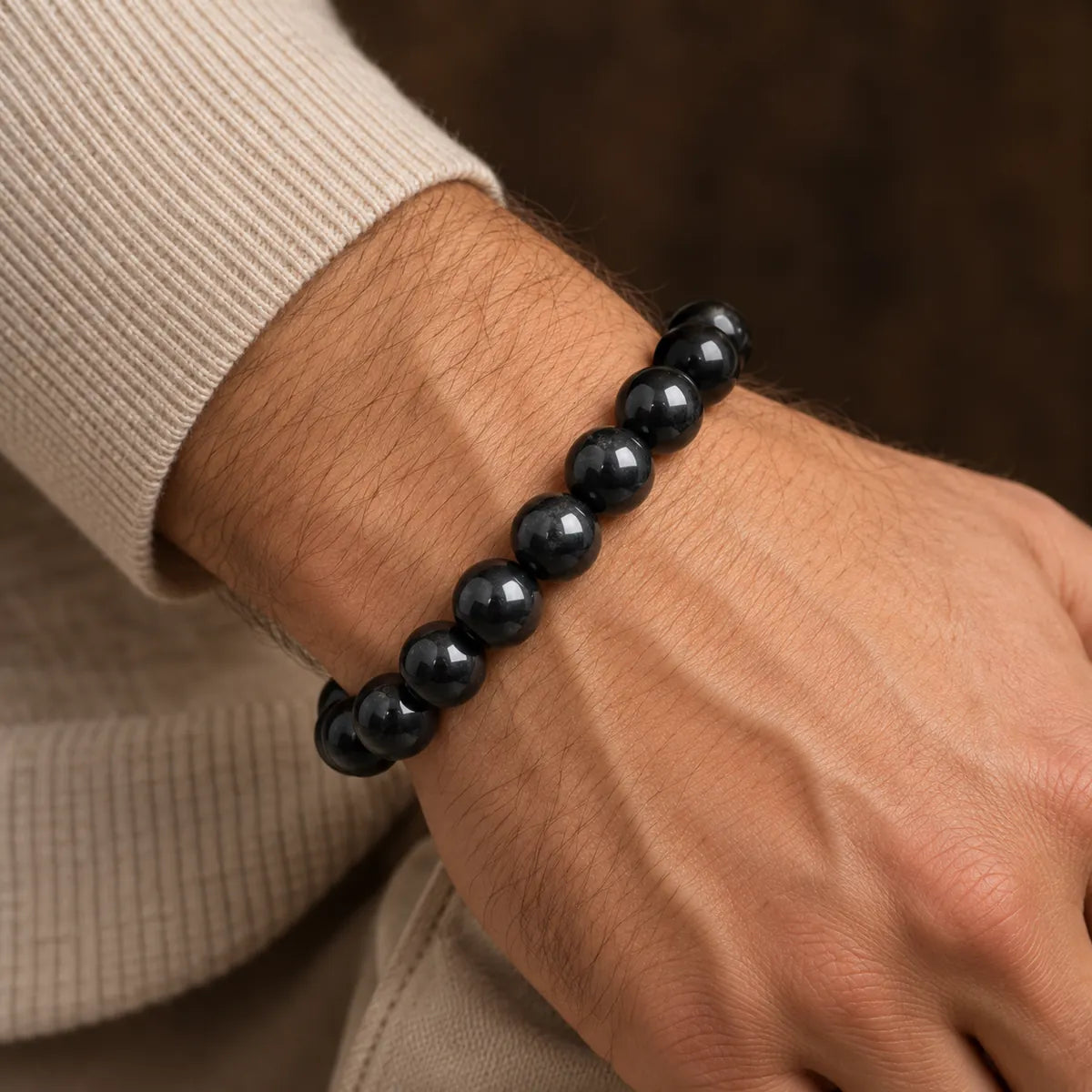 Bracciale Amazon 14 mm – 14 pezzi in shungite, indossato