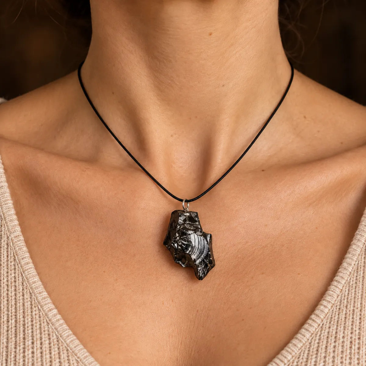Pendente Cristallo in shungite, indossato