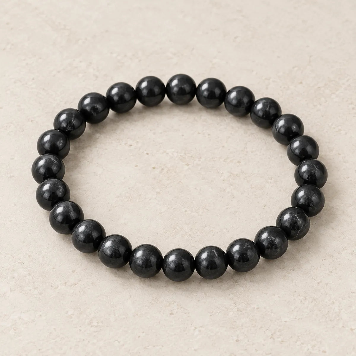 Bracciale Galaxy formato da perle tonde di shungite