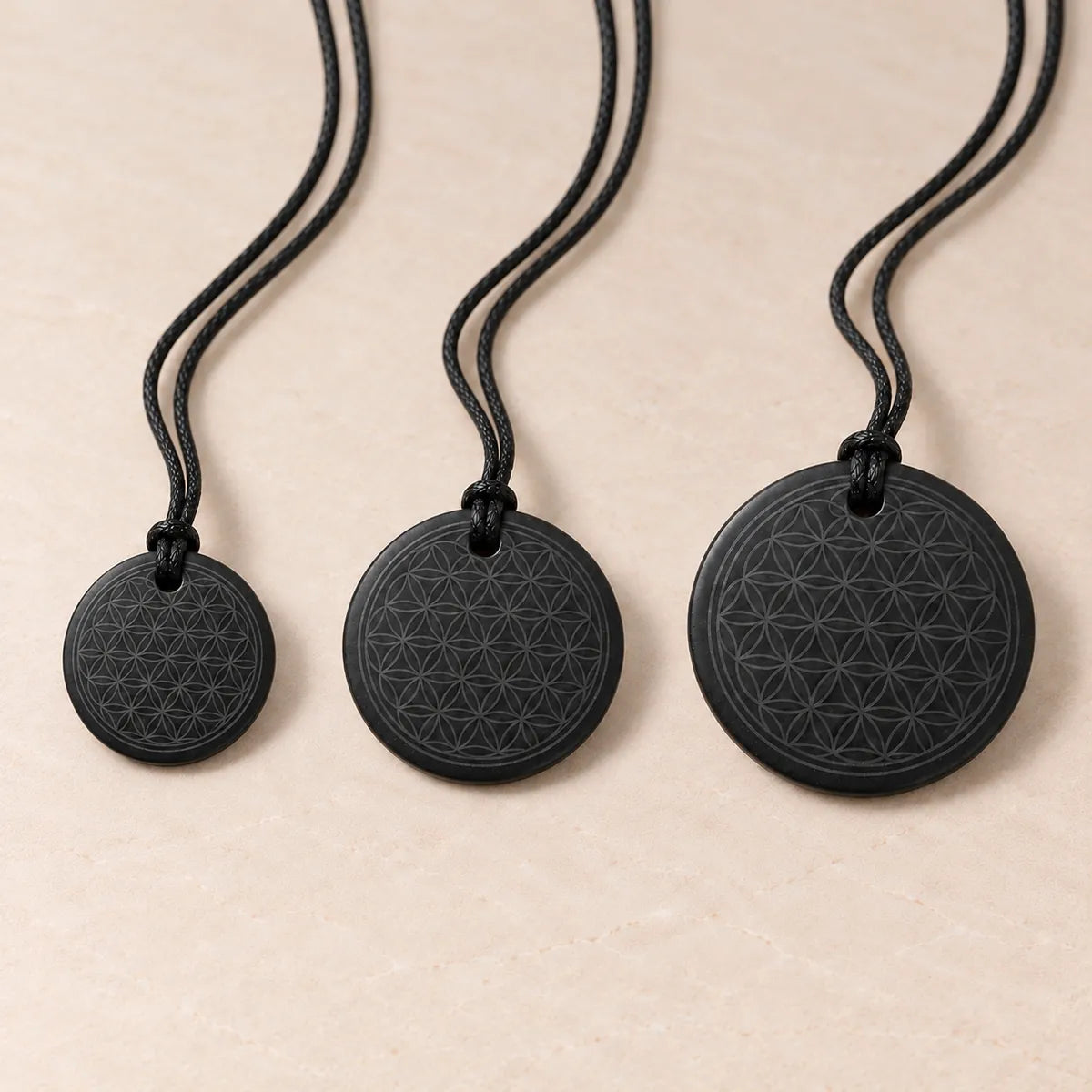 Pendente con Fiore della Vita in shungite: tre misure a confronto, 3, 4 e 5 cm